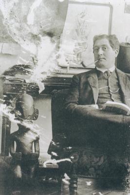 portrait de guillaume Apollinaire dans l'atelier de Picasso du 11 boulevard de clichy en 1910